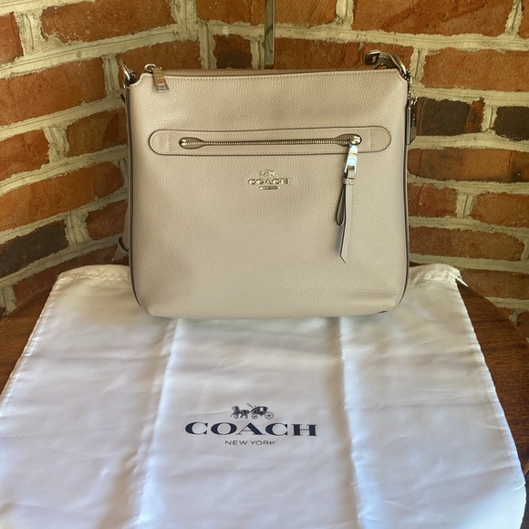Coach light gray crossbody bag, excellent condition - Picture 4 of 8